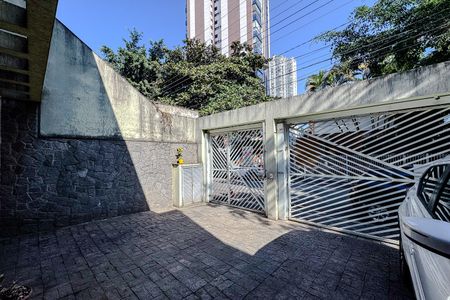 Casa para alugar com 235m², 3 quartos e 6 vagas Casa para alugar com 235m², 3 quartos e 6 vagasGaragem