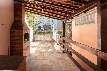 Casa à venda com 118m², 2 quartos e 1 vagaQuintal