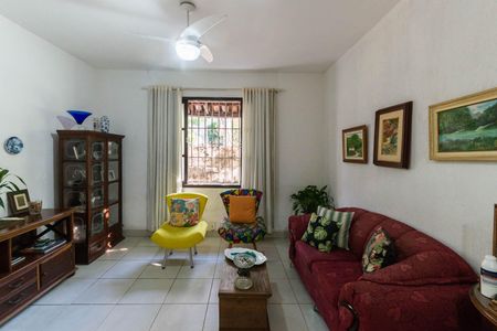 Casa à venda com 118m², 2 quartos e 1 vagaSala