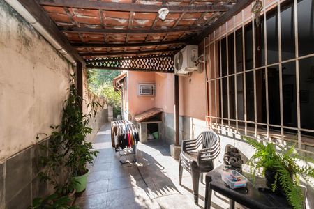 Casa à venda com 118m², 2 quartos e 1 vagaQuintal