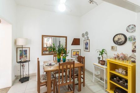 Casa à venda com 118m², 2 quartos e 1 vagaSala