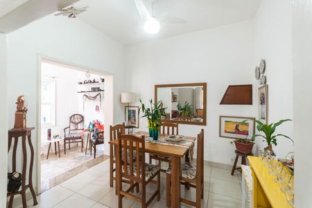 Casa à venda com 118m², 2 quartos e 1 vagaSala