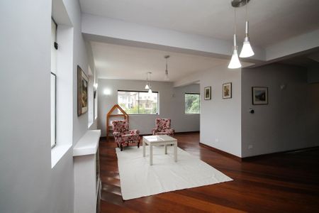 Casa de condomínio para alugar com 648m², 5 quartos e 6 vagas Casa de condomínio para alugar com 648m², 5 quartos e 6 vagasSala 1