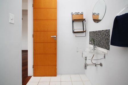 Casa de condomínio para alugar com 648m², 5 quartos e 6 vagas Casa de condomínio para alugar com 648m², 5 quartos e 6 vagasLavabo