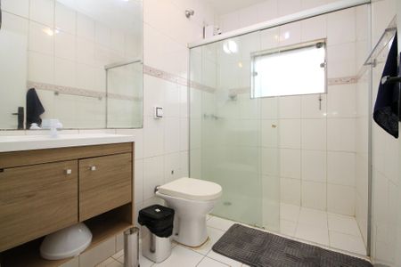 Casa de condomínio para alugar com 648m², 5 quartos e 6 vagas Casa de condomínio para alugar com 648m², 5 quartos e 6 vagasBanheiro Suíte 2