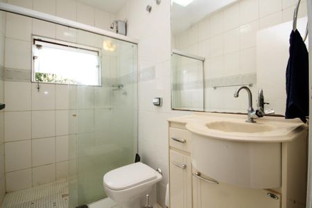 Casa de condomínio para alugar com 648m², 5 quartos e 6 vagas Casa de condomínio para alugar com 648m², 5 quartos e 6 vagasBanheiro Suíte 3
