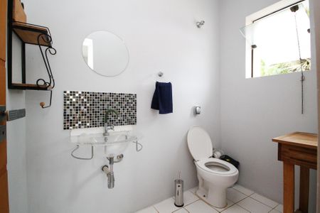 Casa de condomínio para alugar com 648m², 5 quartos e 6 vagas Casa de condomínio para alugar com 648m², 5 quartos e 6 vagasLavabo