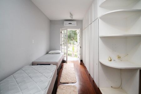 Casa de condomínio para alugar com 648m², 5 quartos e 6 vagas Casa de condomínio para alugar com 648m², 5 quartos e 6 vagasSuíte 3