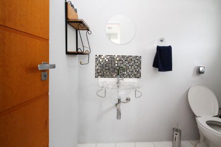 Casa de condomínio para alugar com 648m², 5 quartos e 6 vagas Casa de condomínio para alugar com 648m², 5 quartos e 6 vagasLavabo