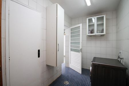 Casa de condomínio para alugar com 648m², 5 quartos e 6 vagas Casa de condomínio para alugar com 648m², 5 quartos e 6 vagasLavanderia