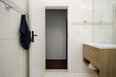 Casa de condomínio para alugar com 648m², 5 quartos e 6 vagas Casa de condomínio para alugar com 648m², 5 quartos e 6 vagasBanheiro Suíte 2