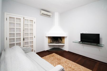 Casa de condomínio para alugar com 648m², 5 quartos e 6 vagas Casa de condomínio para alugar com 648m², 5 quartos e 6 vagasSala Suíte 1