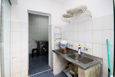 Casa de condomínio para alugar com 648m², 5 quartos e 6 vagas Casa de condomínio para alugar com 648m², 5 quartos e 6 vagasLavanderia