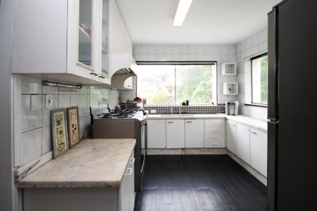 Casa de condomínio para alugar com 648m², 5 quartos e 6 vagas Casa de condomínio para alugar com 648m², 5 quartos e 6 vagasCozinha