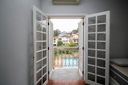 Casa de condomínio para alugar com 648m², 5 quartos e 6 vagas Casa de condomínio para alugar com 648m², 5 quartos e 6 vagasVaranda Suíte 1