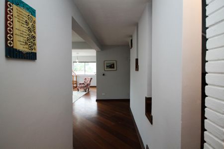 Casa de condomínio para alugar com 648m², 5 quartos e 6 vagas Casa de condomínio para alugar com 648m², 5 quartos e 6 vagasEntrada