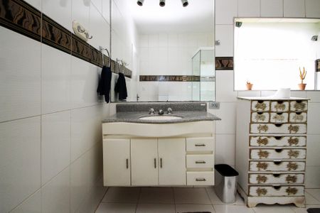 Casa de condomínio para alugar com 648m², 5 quartos e 6 vagas Casa de condomínio para alugar com 648m², 5 quartos e 6 vagasBanheiro Suíte 1