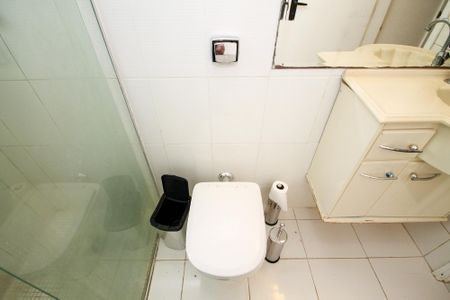 Casa de condomínio para alugar com 648m², 5 quartos e 6 vagas Casa de condomínio para alugar com 648m², 5 quartos e 6 vagasBanheiro Suíte 3