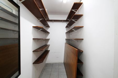 Casa de condomínio para alugar com 648m², 5 quartos e 6 vagas Casa de condomínio para alugar com 648m², 5 quartos e 6 vagasDespensa