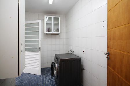Casa de condomínio para alugar com 648m², 5 quartos e 6 vagas Casa de condomínio para alugar com 648m², 5 quartos e 6 vagasLavanderia