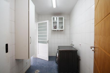 Casa de condomínio para alugar com 648m², 5 quartos e 6 vagas Casa de condomínio para alugar com 648m², 5 quartos e 6 vagasLavanderia