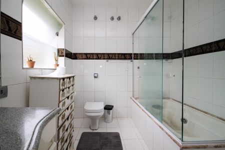 Casa de condomínio para alugar com 648m², 5 quartos e 6 vagas Casa de condomínio para alugar com 648m², 5 quartos e 6 vagasBanheiro Suíte 1