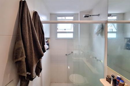 Apartamento para alugar com 100m², 2 quartos e 1 vaga Apartamento para alugar com 100m², 2 quartos e 1 vagaBanheiro da Suíte 1