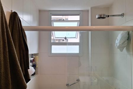 Apartamento para alugar com 100m², 2 quartos e 1 vaga Apartamento para alugar com 100m², 2 quartos e 1 vagaBanheiro da Suíte 1