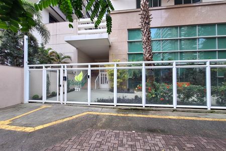 Apartamento para alugar com 100m², 2 quartos e 1 vaga Apartamento para alugar com 100m², 2 quartos e 1 vagaFachada