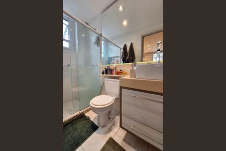 Apartamento para alugar com 100m², 2 quartos e 1 vaga Apartamento para alugar com 100m², 2 quartos e 1 vagaBanheiro da Suíte 1