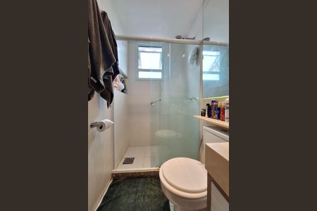 Apartamento para alugar com 100m², 2 quartos e 1 vaga Apartamento para alugar com 100m², 2 quartos e 1 vagaBanheiro da Suíte 1