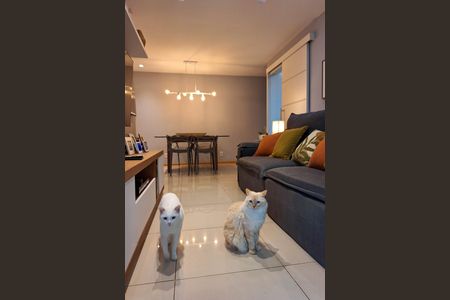 Apartamento para alugar com 100m², 2 quartos e 1 vaga Apartamento para alugar com 100m², 2 quartos e 1 vagaSala