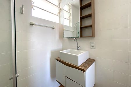 Apartamento à venda com 74m², 3 quartos e 1 vaga Apartamento à venda com 74m², 3 quartos e 1 vagaBanheiro