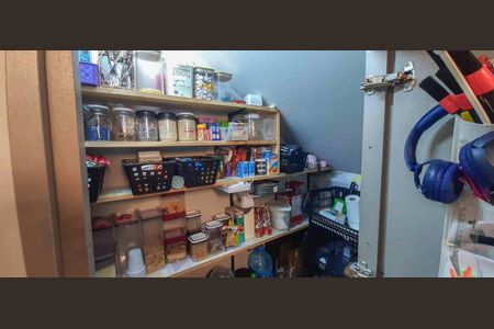 Dispensa de casa à venda com 3 quartos, 125m² em Cipava, Osasco