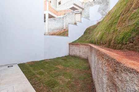 Casa à venda com 100m², 3 quartos e 2 vagas Casa à venda com 100m², 3 quartos e 2 vagasQuintal