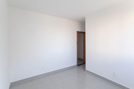 Casa à venda com 100m², 3 quartos e 2 vagas Casa à venda com 100m², 3 quartos e 2 vagasSuíte