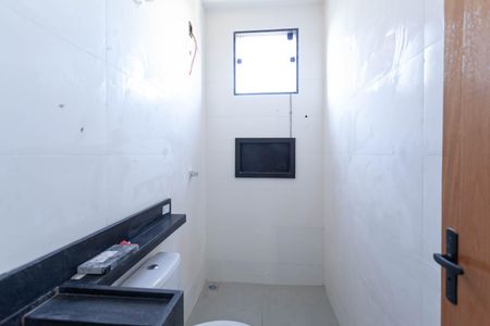 Casa à venda com 100m², 3 quartos e 2 vagas Casa à venda com 100m², 3 quartos e 2 vagasBanheiro da suíte