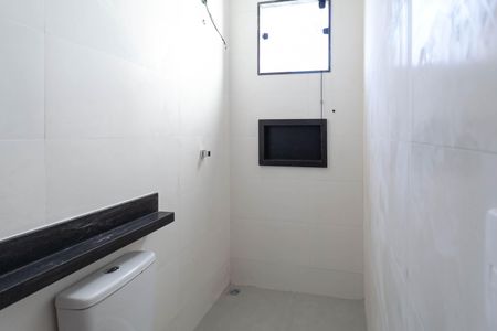 Casa à venda com 100m², 3 quartos e 2 vagas Casa à venda com 100m², 3 quartos e 2 vagasBanheiro social