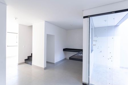Casa à venda com 100m², 3 quartos e 2 vagas Casa à venda com 100m², 3 quartos e 2 vagasCozinha