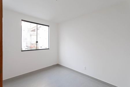 Casa à venda com 100m², 3 quartos e 2 vagas Casa à venda com 100m², 3 quartos e 2 vagasQuarto 2