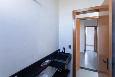 Casa à venda com 100m², 3 quartos e 2 vagas Casa à venda com 100m², 3 quartos e 2 vagasBanheiro da suíte