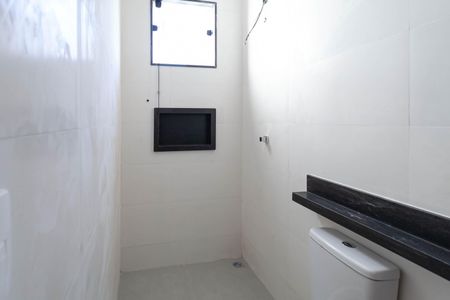 Casa à venda com 100m², 3 quartos e 2 vagas Casa à venda com 100m², 3 quartos e 2 vagasBanheiro social