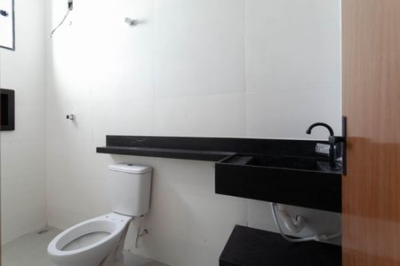 Casa à venda com 100m², 3 quartos e 2 vagas Casa à venda com 100m², 3 quartos e 2 vagasBanheiro social