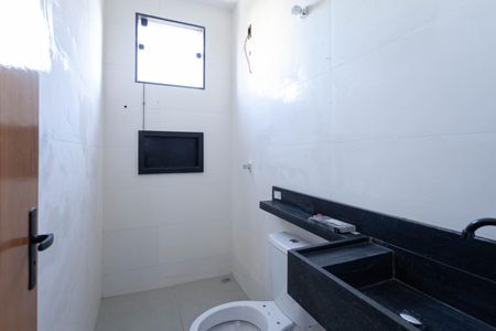 Casa à venda com 100m², 3 quartos e 2 vagas Casa à venda com 100m², 3 quartos e 2 vagasBanheiro da suíte