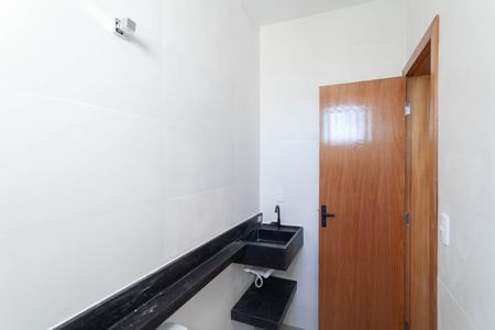 Casa à venda com 100m², 3 quartos e 2 vagas Casa à venda com 100m², 3 quartos e 2 vagasBanheiro social