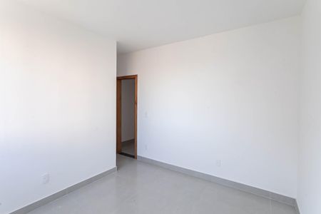 Casa à venda com 100m², 3 quartos e 2 vagas Casa à venda com 100m², 3 quartos e 2 vagasSuíte