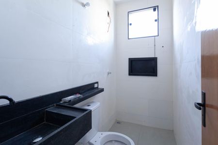 Casa à venda com 100m², 3 quartos e 2 vagas Casa à venda com 100m², 3 quartos e 2 vagasBanheiro da suíte