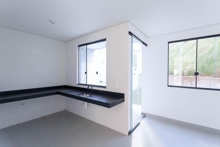 Casa à venda com 100m², 3 quartos e 2 vagas Casa à venda com 100m², 3 quartos e 2 vagasCozinha