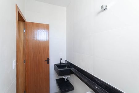 Casa à venda com 100m², 3 quartos e 2 vagas Casa à venda com 100m², 3 quartos e 2 vagasBanheiro social