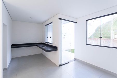 Casa à venda com 100m², 3 quartos e 2 vagas Casa à venda com 100m², 3 quartos e 2 vagasCozinha